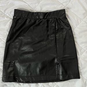 Black leather slit skirt